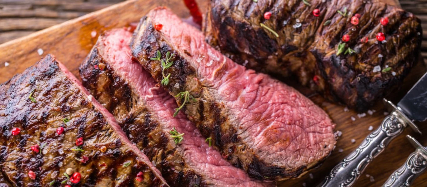 Άψητο κρέας ή medium – rare: Eγκυμονεί μεγάλο κίνδυνο για το έντερο – Τι πρέπει να ξέρετε